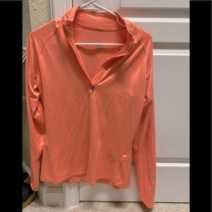 NIKE women’s medium long sleeve